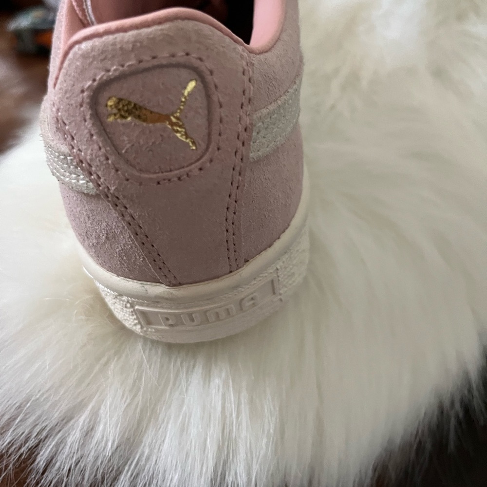 Classic Suede Pink Puma’s - Picture 5 of 6